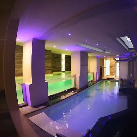 호텔 Columbia Wellness & 4*